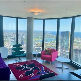 Sky High Luxury, Panoramic Views、メルボルンのホテル