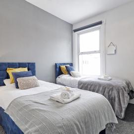 4-Bedroom Family Home with Parking I 5 Minutes from Southend Station, hotel a Southend-on-Sea