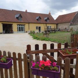 Datcha Bourguignonne, Chambres & Gîte, Hotel in Maconge