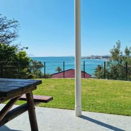 'BoStrand' - Private and Central, only 2 min walk to beach - sleeps 2