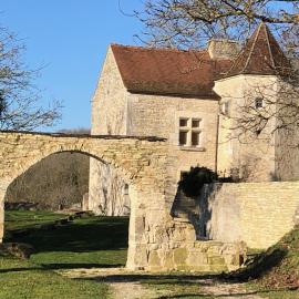 Manoir de Pimelles-Bourgogne-Chablis-2h15 Paris, hotel a Pimelles