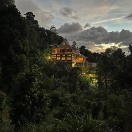 Sanatha Suwaya, hotel Kandyban