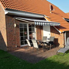 gepflegtes Ferienhaus Lüttje-Lara in Neßmersiel, hotel in Neßmersiel