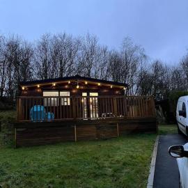 The Cherries - Caer beris holiday park 2 bedroom lodge - No commercial vehicles allowed on site, hotel in Builth Wells