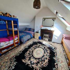 Large private room in Biddulph-Stoke On Trent, hotel u gradu Biddulph