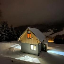 DOMKI NA SKARPIE, hotel in Rzeczka