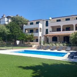 Guesthouse Ruža - apartments, hotel in Senj