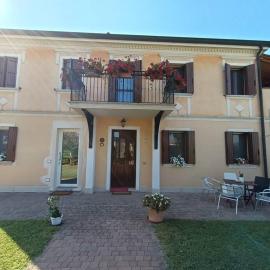 B&B We CaRe Appartamento, khách sạn ở Lendinara