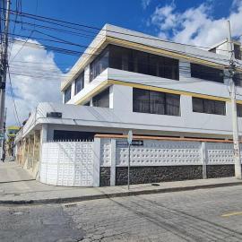 Departamento Amplio con todo lo necesario, hotell i Latacunga