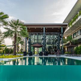 The River Palm Resort โรงแรมในBang Bo