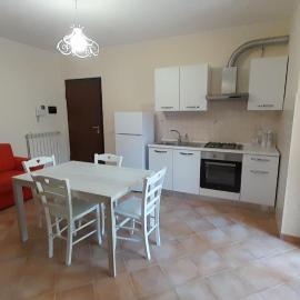 Intero appartamento (800 mt dalla stazione): Poggio Mirteto Scalo şehrinde bir otel