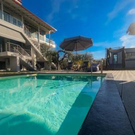 Berries Luxury Apartments, hotel in Nea Moudania