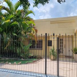 LA CASONA, con pileta y garage, hotel di Presidencia Roque Sáenz Peña