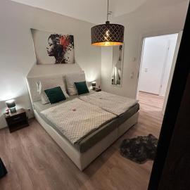 Moderne Ferienwohnung Green Forest mit Balkon und Stellplatz, hotel v destinaci Bremerhaven