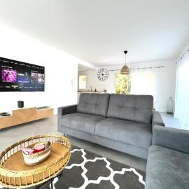 Villa Victoria F1 GP Monaco #8 persons #3 Bedrooms #Terrace # garage Beach -, hotel u gradu 'Roquebrune-Cap-Martin'