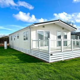 Bluebell Lodge, Dog Friendly, hotel in South Cerney
