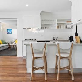 Robinia Guest House - Warmth & Minimalism