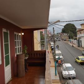 Residencial Avenida Geovanni - Central Sao Tome - Private Bathroom & Solar Backup، فندق في ساو توميه
