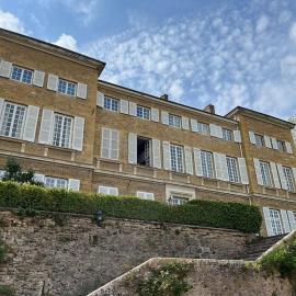 Loft dans un château en pierres dorées, hotel a Lissieu