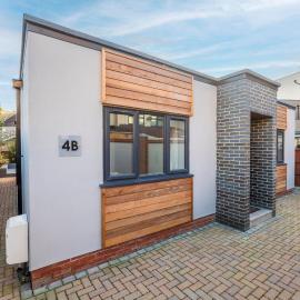 Stylish 2 Bed Bungalow in East Ham, Close to Excel, hotel in London