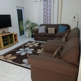 Lovely 2 BedRoom c̅ Netflix across National Stadium Kingston, hotel v mestu Kingston