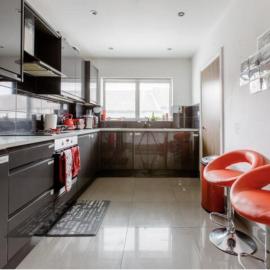 Chic DuoRooms with Modern Comfort for Families