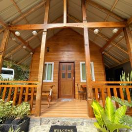 CABIN C at Bigang Munti Beach Resort、Bootinのホテル