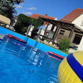Ferienwohnung König Niedergurig bei Bautzen, hotelli kohteessa Niedergurig