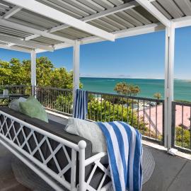 'Seaside Cottage', Sleeps 4 with a 3 minute walk from the beach!