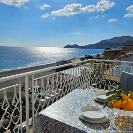 BAGLIO SUL MARE Letojanni Taormina