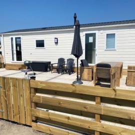 Neues Ferienhaus Chalet Nr73 zweite Reihe direkt am Wattenmeer, komplett eingezäunt