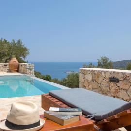 Villa Seva Sea View - Perfect for Romantic Getaways with Pool and Sunrise & Sea Views By Villa Mana Gers, hotell i Skinária