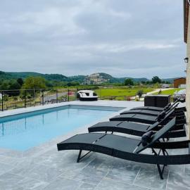 Villa* Piscine* Vue sur château de Beynac, hotel in Castelnaud La Chapelle