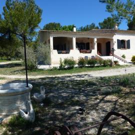 Chambre d'hôtes La Pinede, hotel in Lambesc
