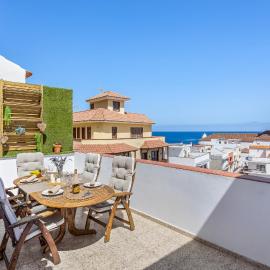 Central Penthouse, close to the Natural pools with Big terrace, ocean & city view, hotel di Garachico