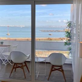 Lisbon South Bay modern apartment with river view