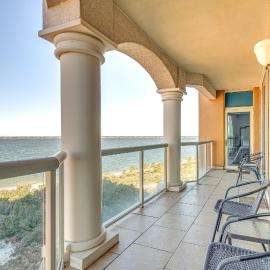 Florida Resort Condo: Walk to Pensacola Beach!, hotel in Gulf Breeze
