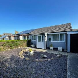 Peaceful centrally located, 2 Bedroom Bungalow.、カムボーンのホテル