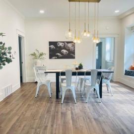 Chic Crosstown Bungalow with large fenced backyard, hotel a Memphis
