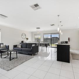 Modern 4BR house perfect for family getaway, hotell i Point Cook