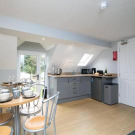 Modern en-suite room in country PubRestaurant 2 with communal kitchen - Pass the Keys, hotel in Llanddona