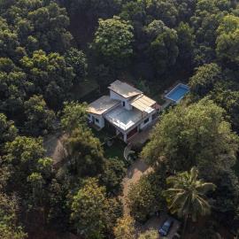 StayVista's Kia Ora - Amidst Greenery Villa with Outdoor Pool, Balconies, and Indoor Games, hotel in Karjat