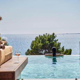 White Rocks Hotel Kefalonia, ξενοδοχείο στη Λάσση