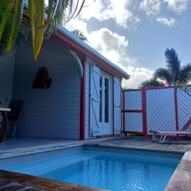 Caraïbes Cottage Grenat avec piscine privée sur les hauteurs de la plage de Grande anse