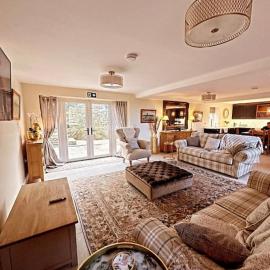 Carnforth में, होटल Converted Barn with Hot Tub, The Hayloft.
