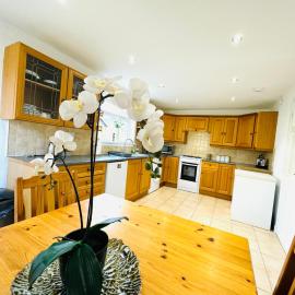 Tillicoultry Jupiter Apartment - Scotland Holiday Let: Tillicoultry şehrinde bir otel