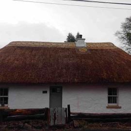 Traditional Irish Thatched Cottage, hotel a Florencecourt