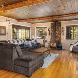 Cedar Ridge Hot Tub BBQ Sleeps 8, hotel in Oakhurst