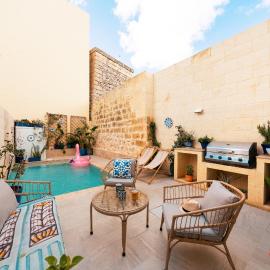 Eco-Friendly Townhouse with Private Pool in Nadur, хотел в Надур