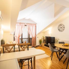 Sunny Portside Apartment, hotel in Đenovići